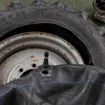 Chambre à air tracteur : valve TR13 alignée