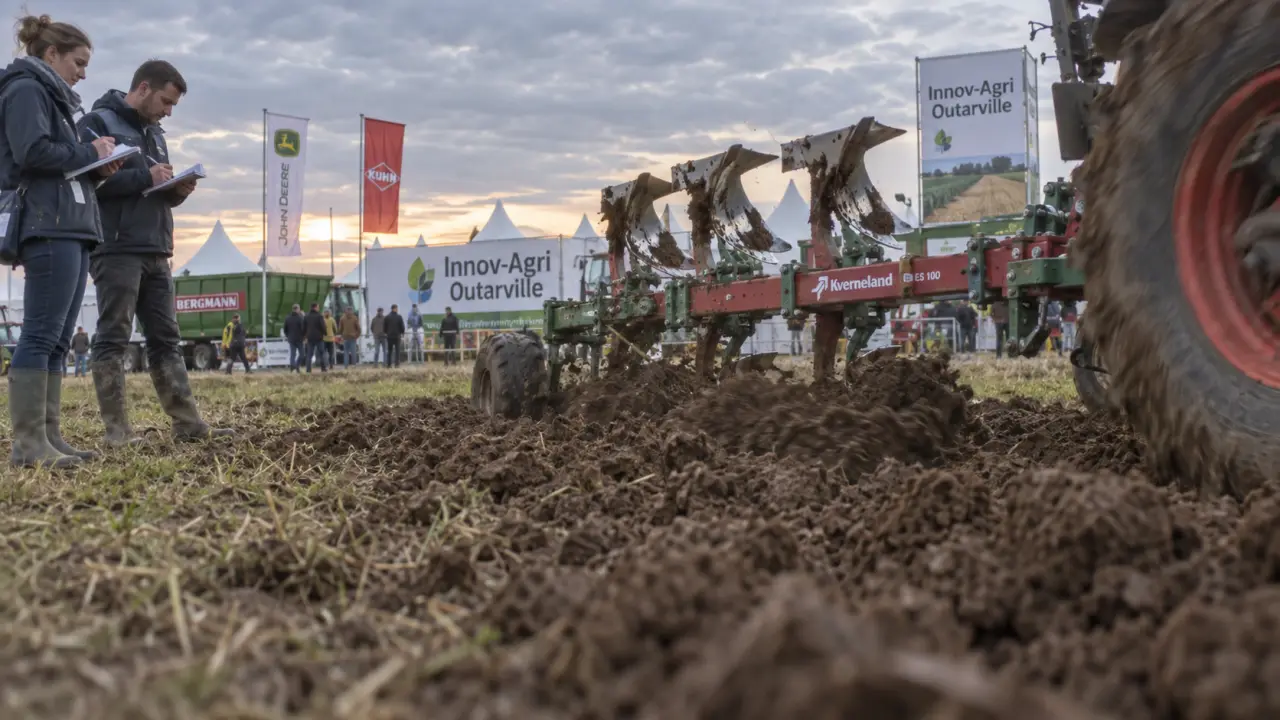 Innov agri outarville : charrue et outils de travail du sol en démonstration, visiteurs en champ